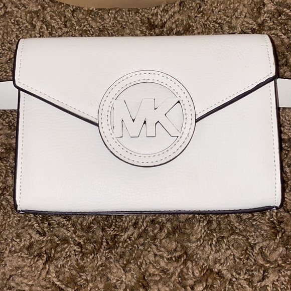 Michael Kors Handbags - NWOT Authentic Michael Kors Belt Bag